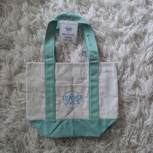 Canvas Color-Block White and Green Tote Bag